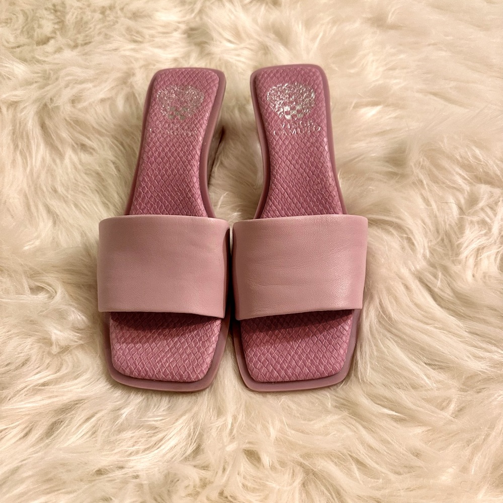 Light lavender funky clear healed shoe, super cute in one of my favorite brands.